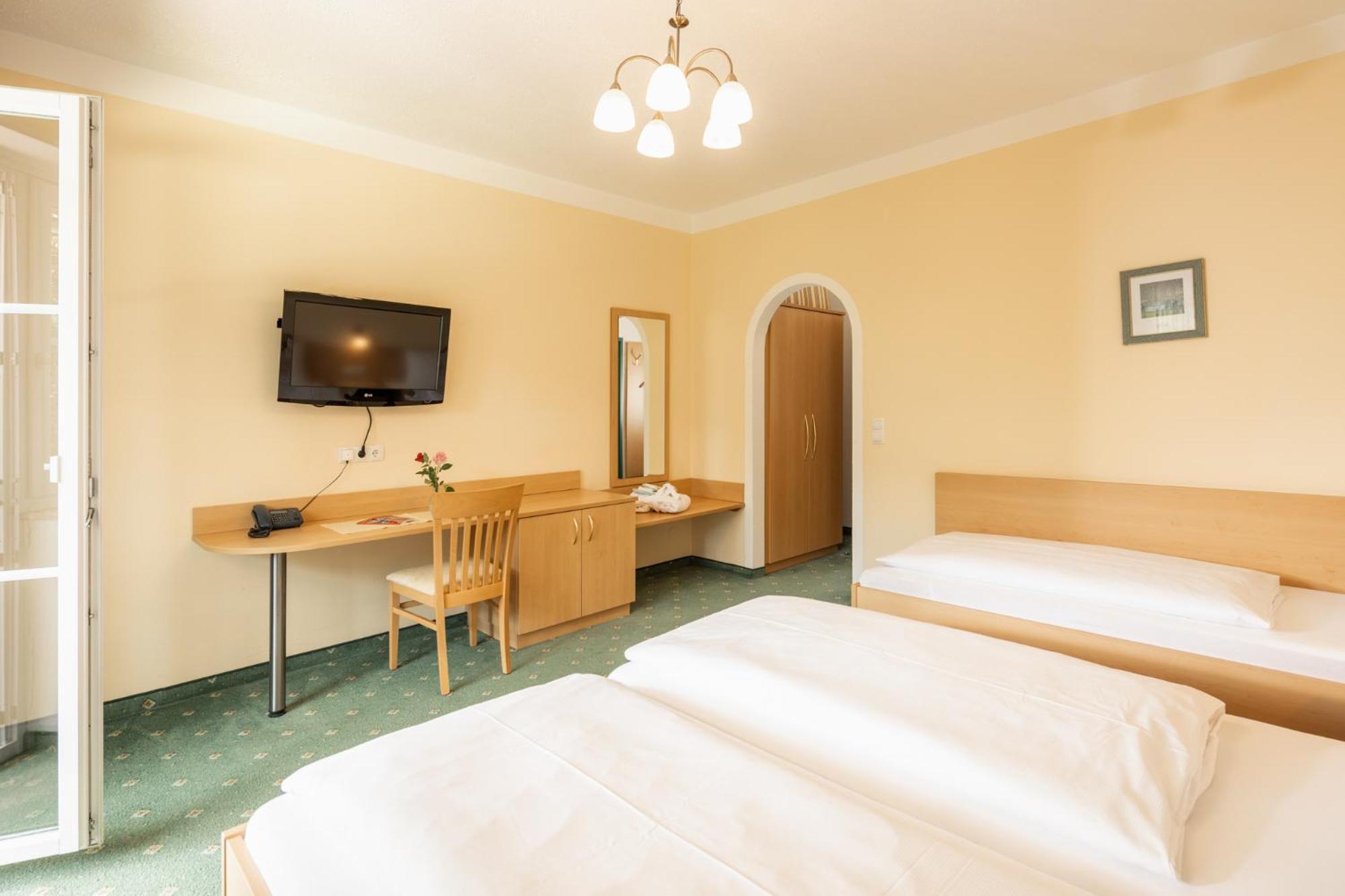 Landhotel Stofflerwirt 상트미카엘임룽가우 외부 사진