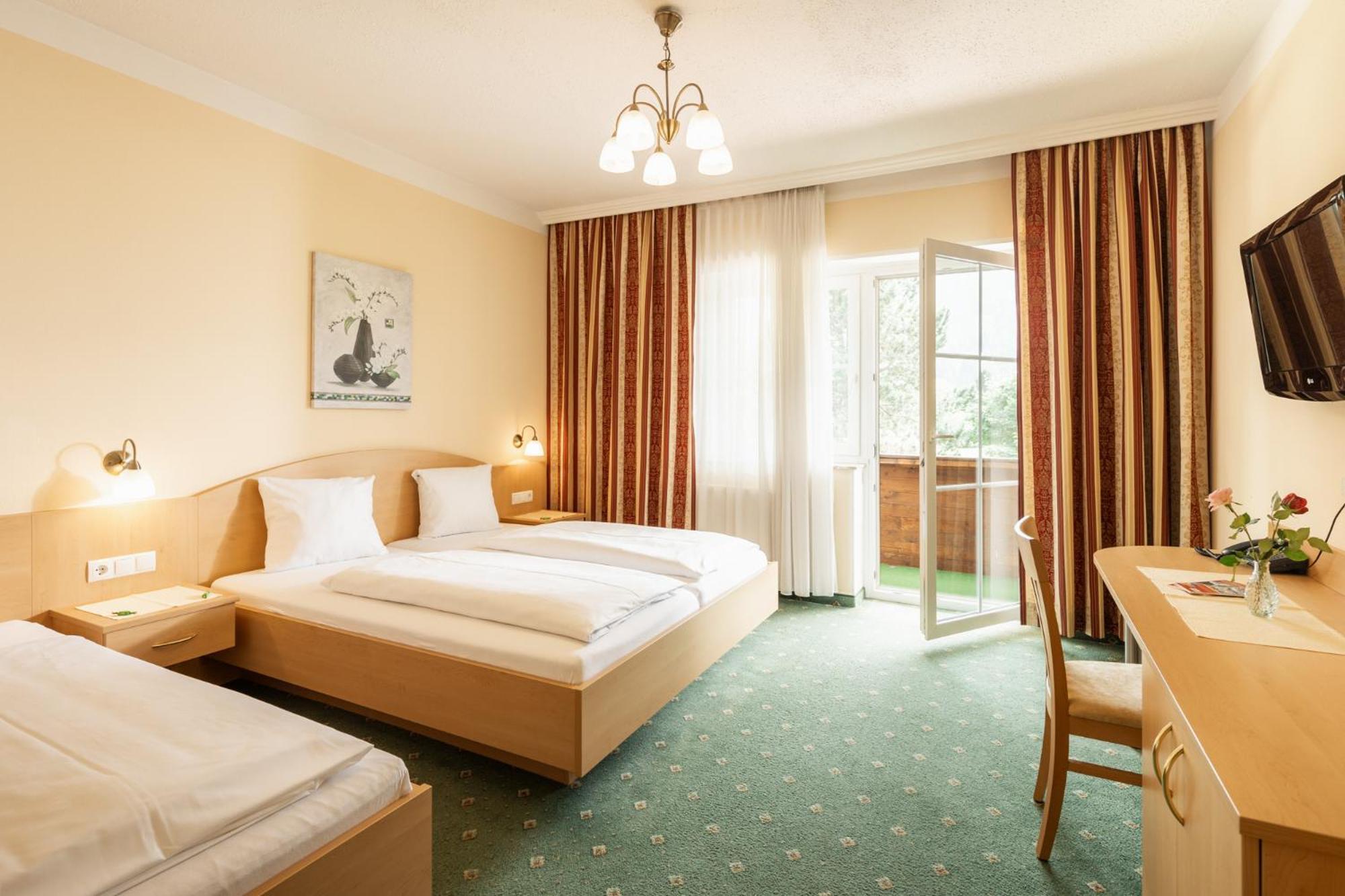 Landhotel Stofflerwirt 상트미카엘임룽가우 외부 사진