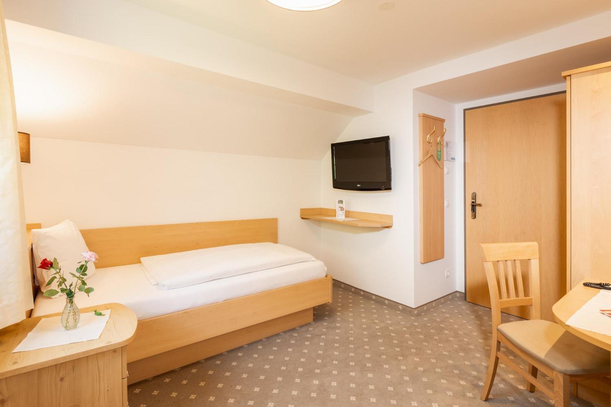 Landhotel Stofflerwirt 상트미카엘임룽가우 외부 사진